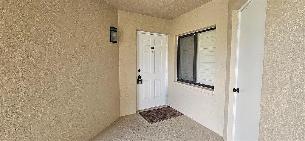 2 bed, 2.0 bath, 1072 sqft, $1,600 — Photo 2