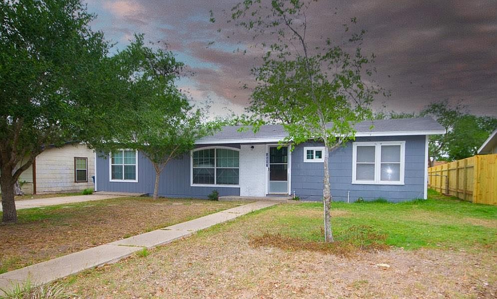 1807 S Tyler St Beeville Tx 78102 Mls 111997 Zillow