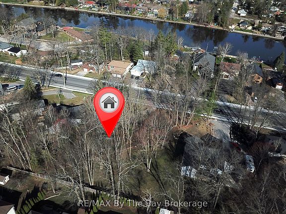 3rd image of 1459 River Rd W