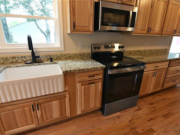 3rd image of 304 Getchell Ave