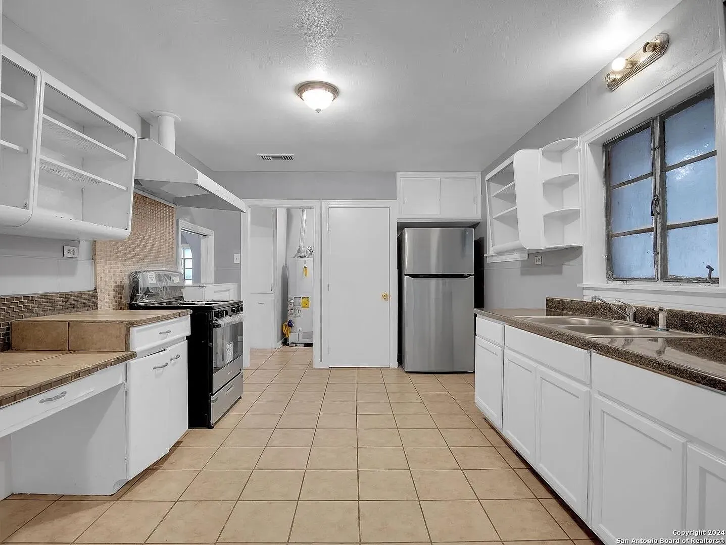4 bed, 3.0 bath, 2500 sqft, $1,035 — Photo 3