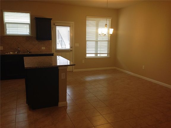 3rd image of 601 Katmai Cir