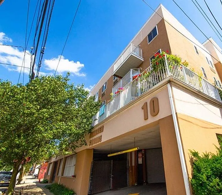 Building Photo - 10 Palisade Ave #2C