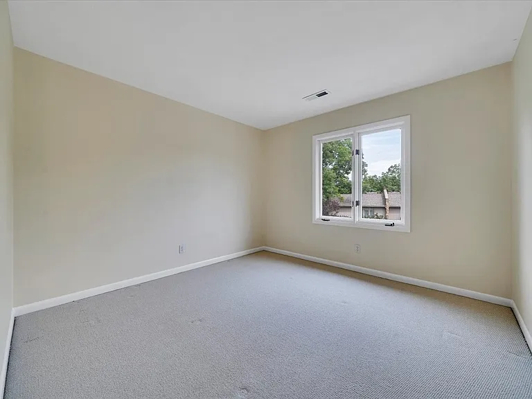 3420 Londonderry Ct — Photo 13