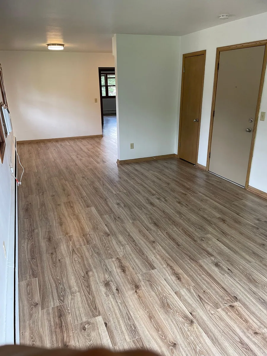 Building Photo - 701 Pinecrest Dr #3