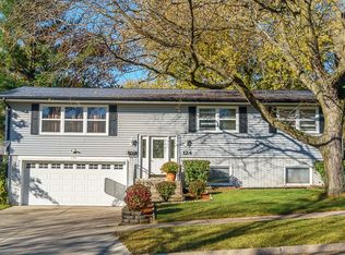 124 Leroy St NW, Cedar Rapids, IA 52405