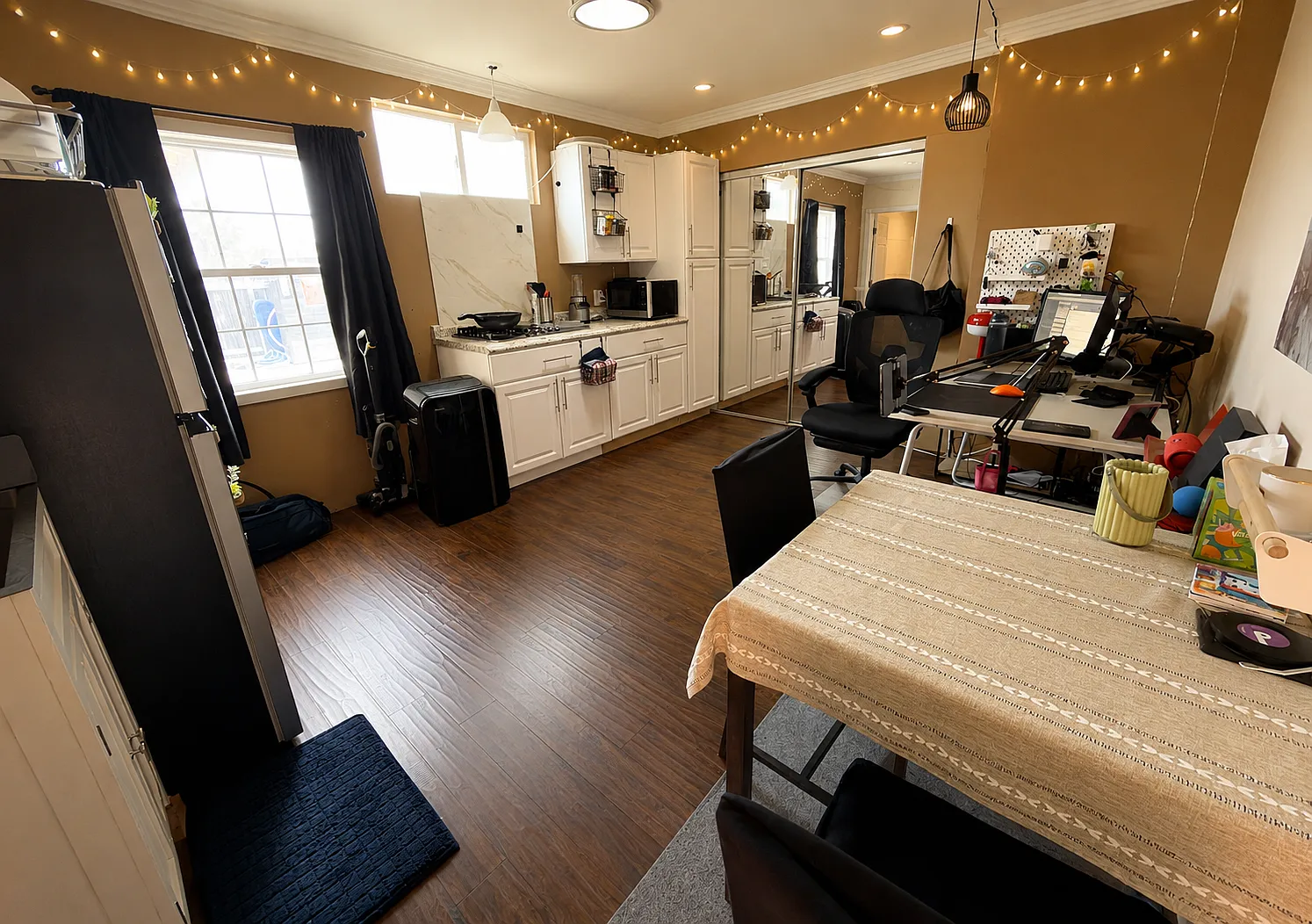 1 bed, 350 sqft, $1,900 — Photo 1