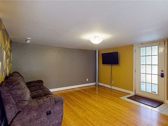 3rd image of 623 Elmira Rd