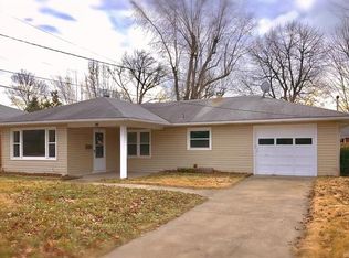 638 Grove Ave, Wood River, IL 62095