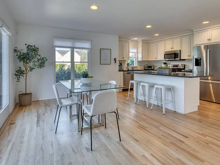 59 N Captains Neck Ln — Photo 9