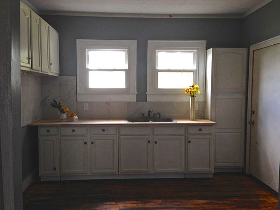 3rd image of 322 S Elmwood St