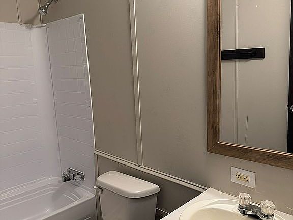 2nd image of 827 Georgina Dr