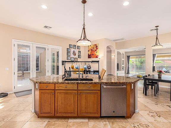 4th image of 423 E Mead Dr