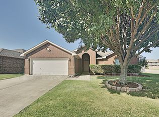 219 Arrowhead Dr, Burleson, TX 76028