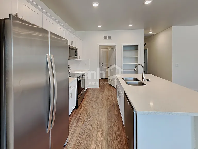 21411 S 231st St — Photo 3