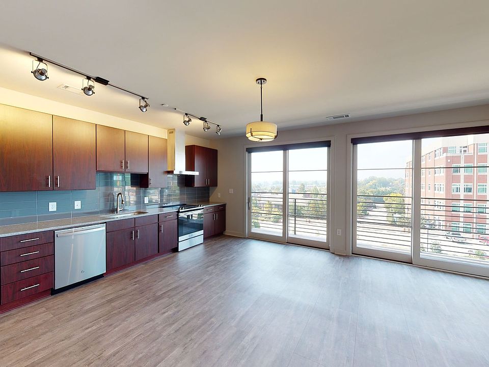 1st image of 142 Magnolia St #307