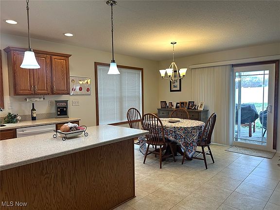 5th image of 1060 Sycamore Cir SE