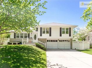 8413 Santa Fe Ln, Overland Park, KS 66212