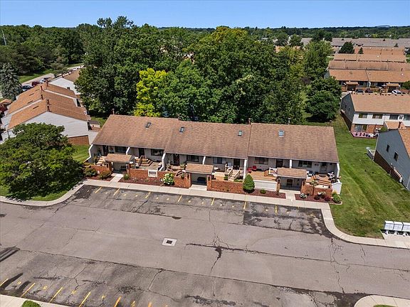 2nd image of 25664 Lexington Dr Unit 4