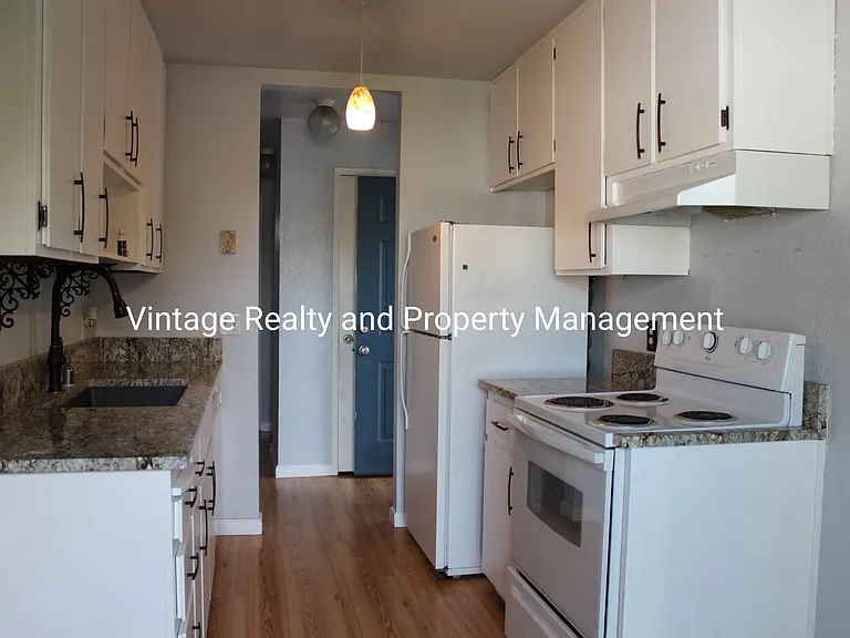 445 Almond Dr #129 — Photo 6