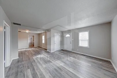 3 bed, 1.0 bath, 948 sqft, $1,500 — Photo 3