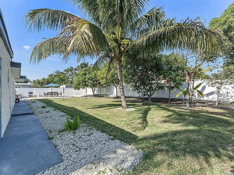 2629 SW 6th Ct — Photo 30