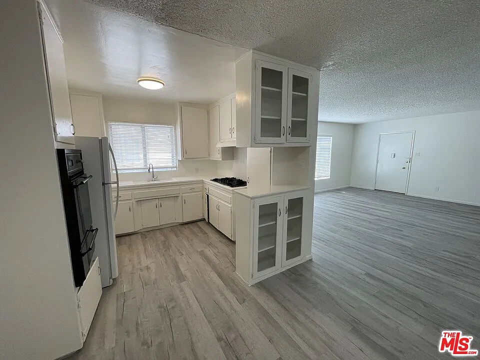 2 bed, 2.0 bath, 1200 sqft, $2,990 — Photo 3