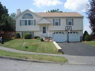 14 Wasilla Dr, Worcester, MA 01604