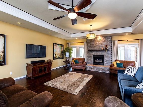 4th image of 2031 Lee Creek Dr