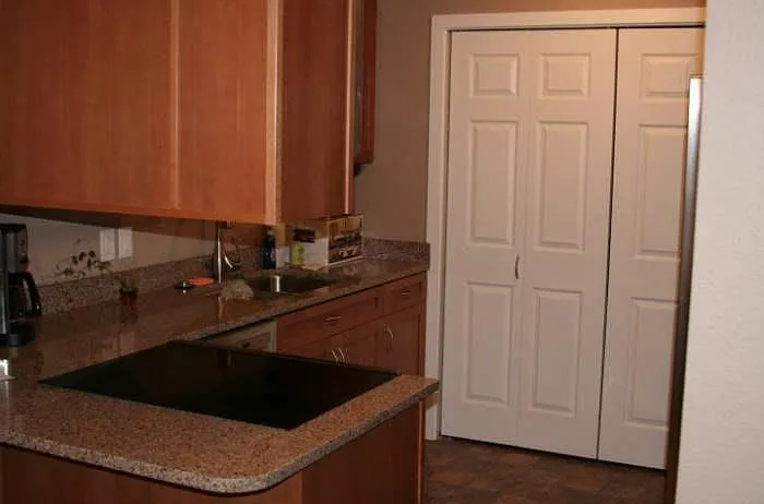 Kitchen (laundry in closet)