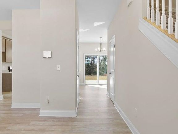 3rd image of 128 Stratter Dr