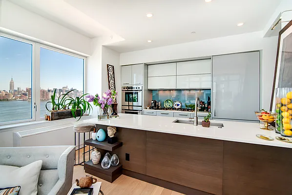 Sold by Compass | media 25