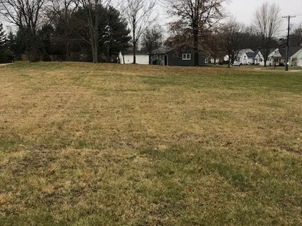 E Maple St, North Canton, OH 44720