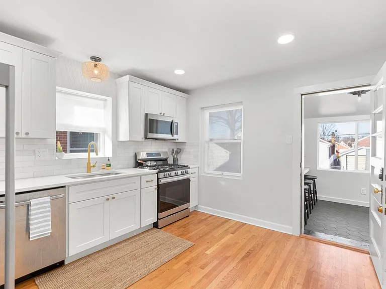 5521 Mardel Ave — Photo 6