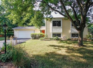 2 Cumberland Ct, Cary, IL 60013