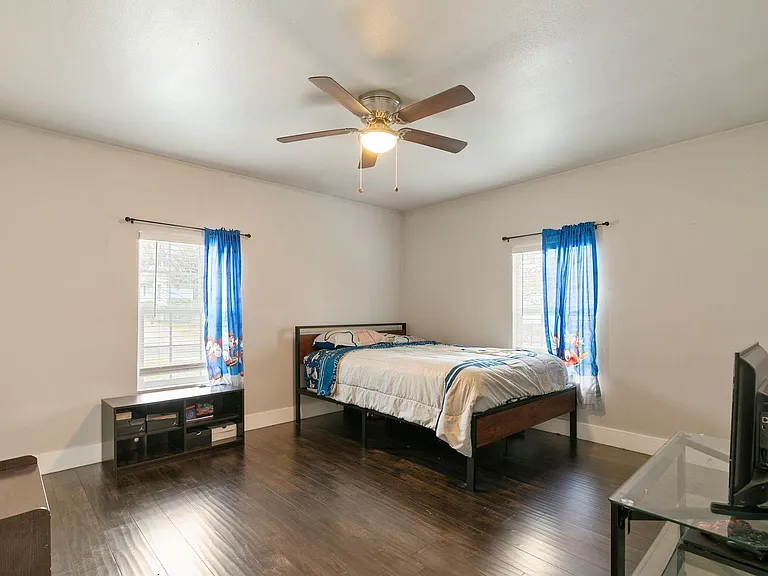 1506 E Waco Ave — Photo 15