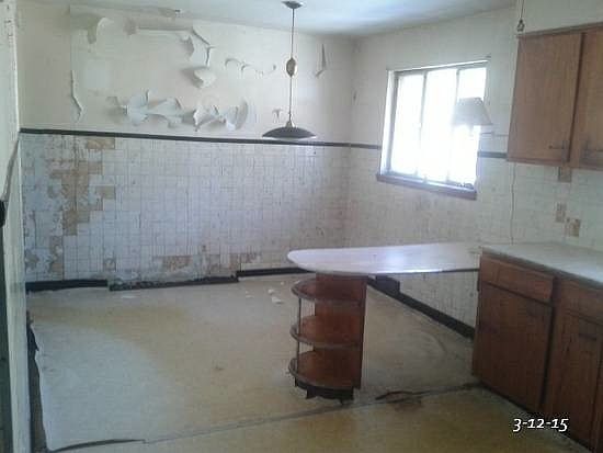3rd image of 210 Lansdowne Blvd