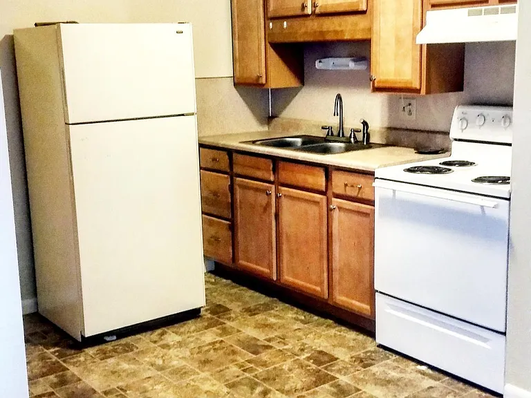 412 S Poplar St — Photo 6