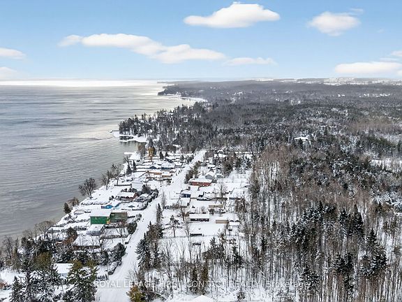 5th image of 2266 Lakeshore Rd E