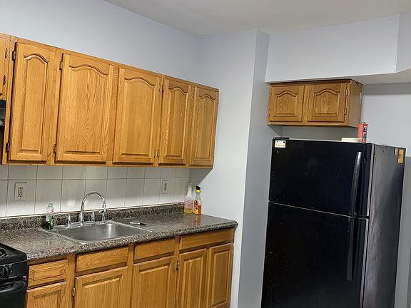 5th image of 526 Tunbridge Rd