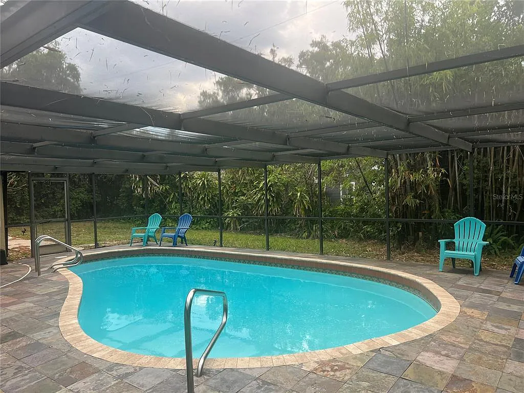 3 bed, 2.0 bath, 2115 sqft, $2,900 — Photo 3