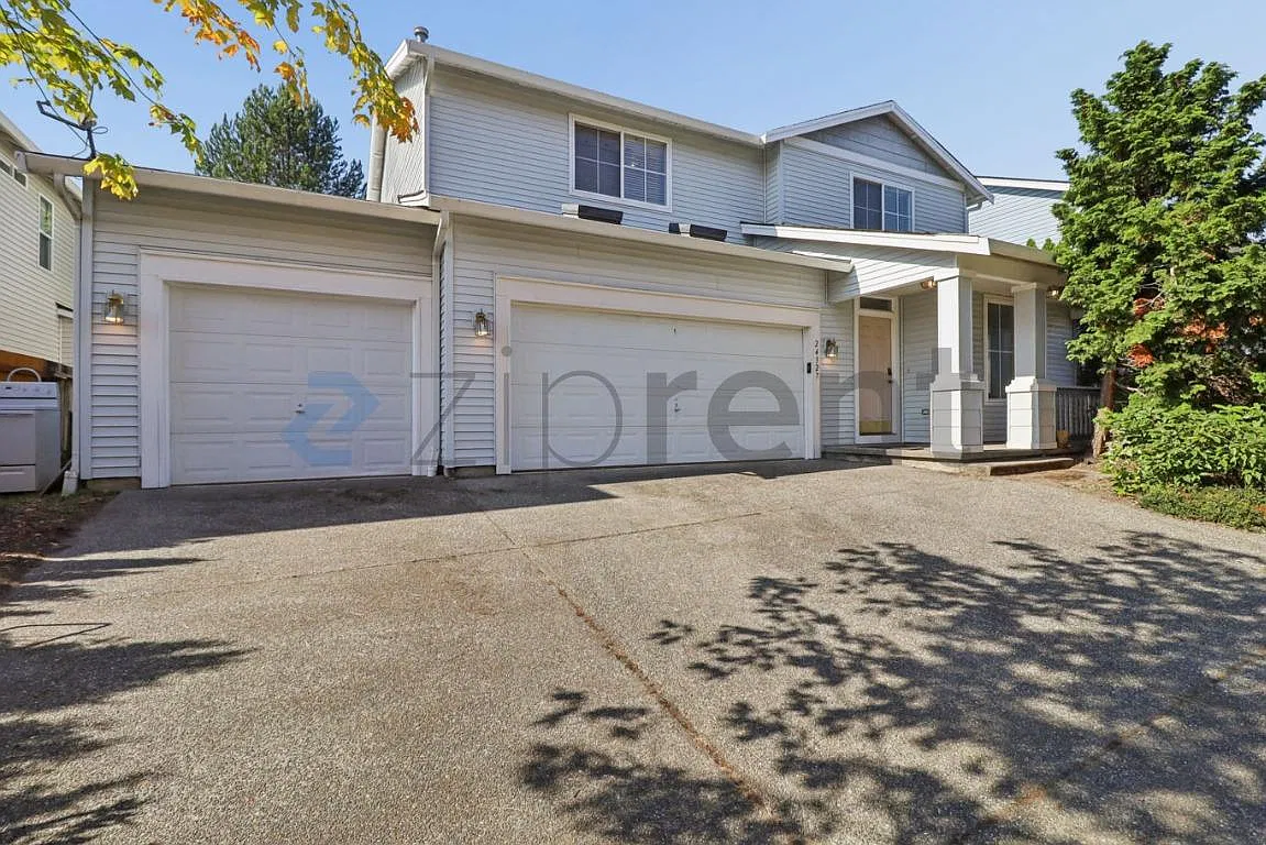 3 bed, 2.5 bath, 2398 sqft, $3,600 — Photo 2