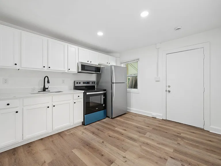 142 E South St #1 — Photo 5