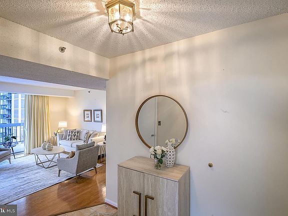 2nd image of 1016 S Wayne St APT 604