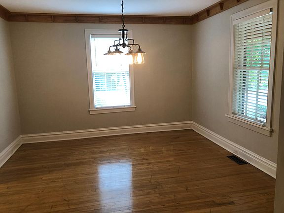4th image of 819 Henley Pl
