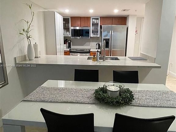 5th image of 1800 N Bayshore Dr APT 3210