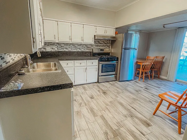 241 E 9th St #1 — Photo 3