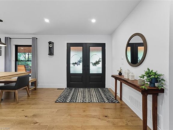 5th image of 115 Lakeshore Rd