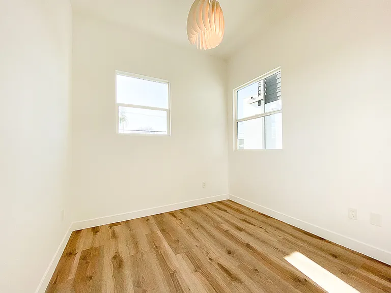 3003 S Cloverdale Ave — Photo 6