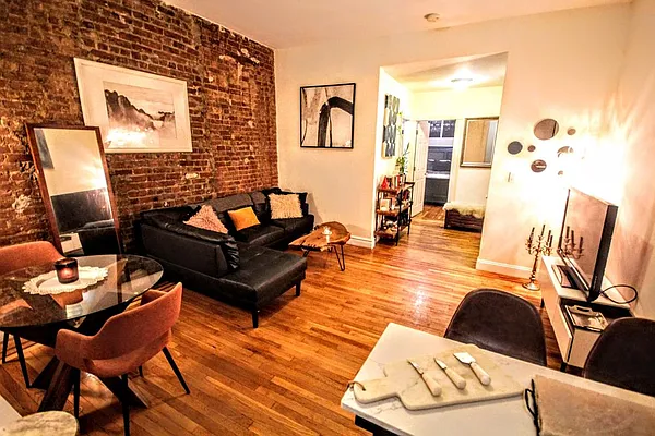 Rented by Markell Real Estate Group | media 9